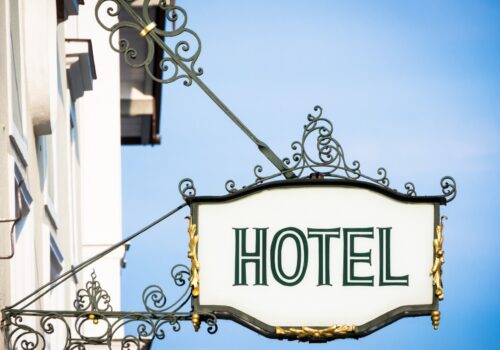 FRELA avocats mandataires en transactions acquisition cessions d'hôtels en France