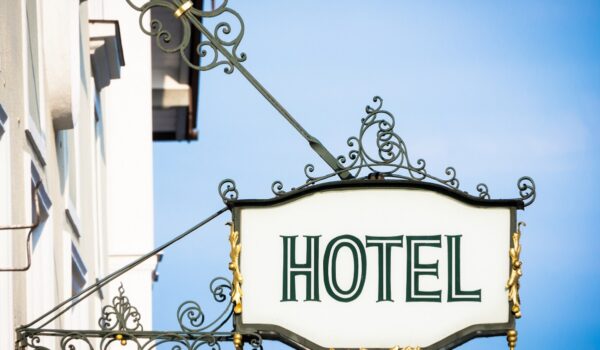 FRELA avocats mandataires en transactions acquisition cessions d'hôtels en France